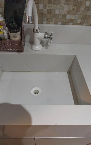 Apartamento à venda com 81m², 3 quartos e 2 vagasBanheiro da suíte