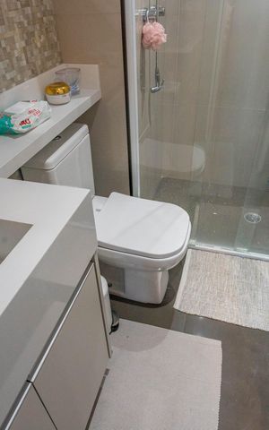 Apartamento à venda com 81m², 3 quartos e 2 vagasBanheiro da suíte