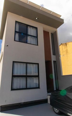 Casa à venda com 123m², 3 quartos e 2 vagas Casa à venda com 123m², 3 quartos e 2 vagasFachada