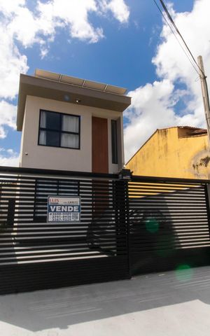 Casa à venda com 123m², 3 quartos e 2 vagas Casa à venda com 123m², 3 quartos e 2 vagasFachada