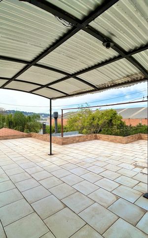 Apartamento para alugar com 130m², 3 quartos e sem vaga Apartamento para alugar com 130m², 3 quartos e sem vagaVaranda