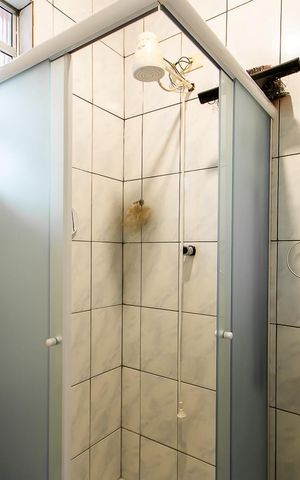 Casa à venda com 400m², 3 quartos e 2 vagas Casa à venda com 400m², 3 quartos e 2 vagasBanheiro da Suíte 2