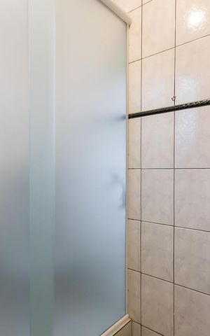 Casa à venda com 400m², 3 quartos e 2 vagas Casa à venda com 400m², 3 quartos e 2 vagasBanheiro da Suíte 1