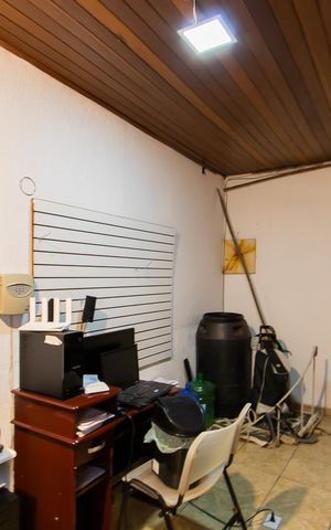 Casa à venda com 400m², 3 quartos e 2 vagas Casa à venda com 400m², 3 quartos e 2 vagas Edicula /Escritorio