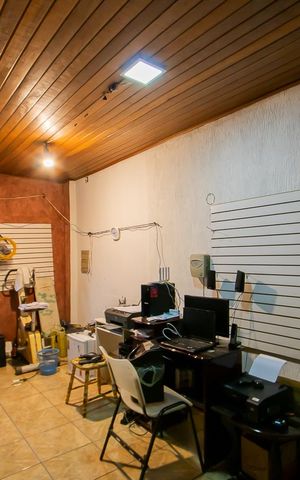 Casa à venda com 400m², 3 quartos e 2 vagas Casa à venda com 400m², 3 quartos e 2 vagas Edicula /Escritorio