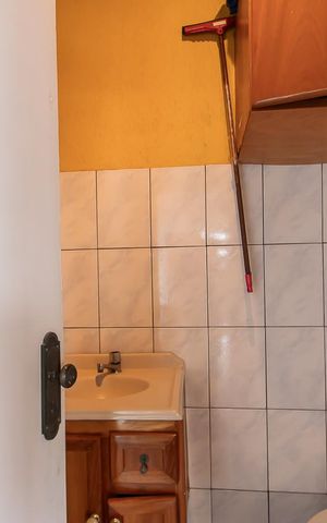 Casa à venda com 400m², 3 quartos e 2 vagas Casa à venda com 400m², 3 quartos e 2 vagasBanheiro de serviço