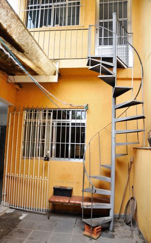 Casa à venda com 130m², 4 quartos e 2 vagas Casa à venda com 130m², 4 quartos e 2 vagasEdicola