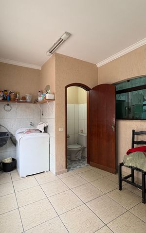 Casa à venda com 260m², 3 quartos e 3 vagas Casa à venda com 260m², 3 quartos e 3 vagasLavanderia