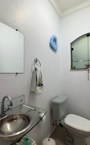Casa à venda com 260m², 3 quartos e 3 vagas Casa à venda com 260m², 3 quartos e 3 vagasLavabo