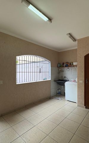 Casa à venda com 260m², 3 quartos e 3 vagas Casa à venda com 260m², 3 quartos e 3 vagasLavanderia