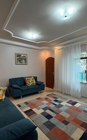 Casa à venda com 260m², 3 quartos e 3 vagas Casa à venda com 260m², 3 quartos e 3 vagasSala