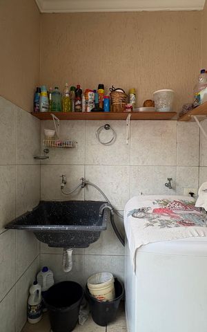 Casa à venda com 260m², 3 quartos e 3 vagas Casa à venda com 260m², 3 quartos e 3 vagasLavanderia