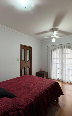 Casa à venda com 260m², 3 quartos e 3 vagas Casa à venda com 260m², 3 quartos e 3 vagasSuite