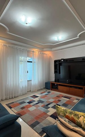 Casa à venda com 260m², 3 quartos e 3 vagas Casa à venda com 260m², 3 quartos e 3 vagasSala