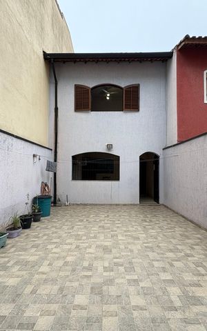 Casa à venda com 260m², 3 quartos e 3 vagas Casa à venda com 260m², 3 quartos e 3 vagasÁrea Externa