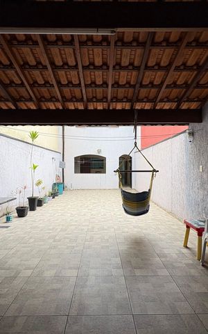 Casa à venda com 260m², 3 quartos e 3 vagas Casa à venda com 260m², 3 quartos e 3 vagasÁrea Externa