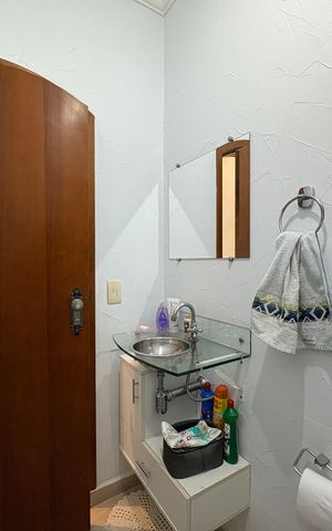 Casa à venda com 260m², 3 quartos e 3 vagas Casa à venda com 260m², 3 quartos e 3 vagasLavabo