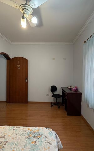 Casa à venda com 260m², 3 quartos e 3 vagas Casa à venda com 260m², 3 quartos e 3 vagasQuarto 2
