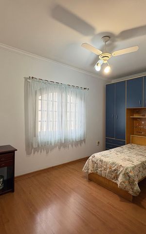 Casa à venda com 260m², 3 quartos e 3 vagas Casa à venda com 260m², 3 quartos e 3 vagasQuarto 2