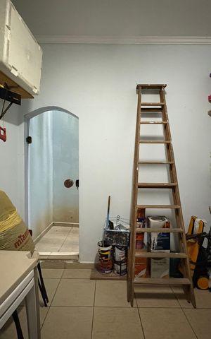 Casa à venda com 260m², 3 quartos e 3 vagas Casa à venda com 260m², 3 quartos e 3 vagasDepósito