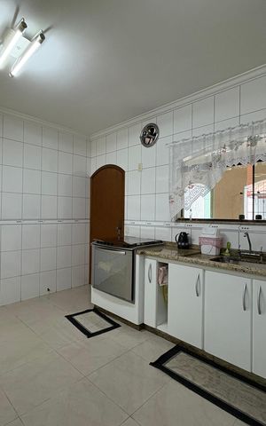 Casa à venda com 260m², 3 quartos e 3 vagas Casa à venda com 260m², 3 quartos e 3 vagasCozinha