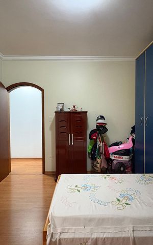 Casa à venda com 260m², 3 quartos e 3 vagas Casa à venda com 260m², 3 quartos e 3 vagasQuarto 1