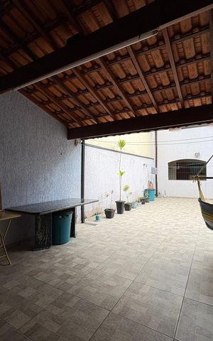 Casa à venda com 260m², 3 quartos e 3 vagas Casa à venda com 260m², 3 quartos e 3 vagasÁrea Externa
