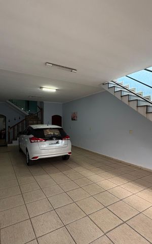 Casa à venda com 260m², 3 quartos e 3 vagas Casa à venda com 260m², 3 quartos e 3 vagasGaragem