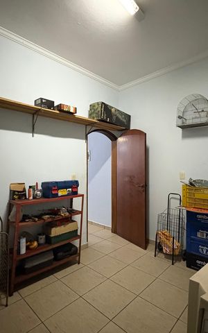 Casa à venda com 260m², 3 quartos e 3 vagas Casa à venda com 260m², 3 quartos e 3 vagasDepósito