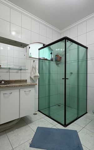 Casa à venda com 260m², 3 quartos e 3 vagas Casa à venda com 260m², 3 quartos e 3 vagasBanheiro