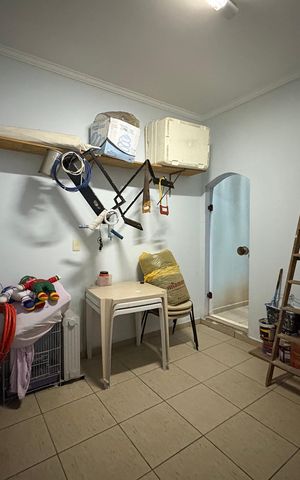 Casa à venda com 260m², 3 quartos e 3 vagas Casa à venda com 260m², 3 quartos e 3 vagasDepósito