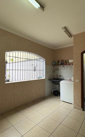 Casa à venda com 260m², 3 quartos e 3 vagas Casa à venda com 260m², 3 quartos e 3 vagasLavanderia