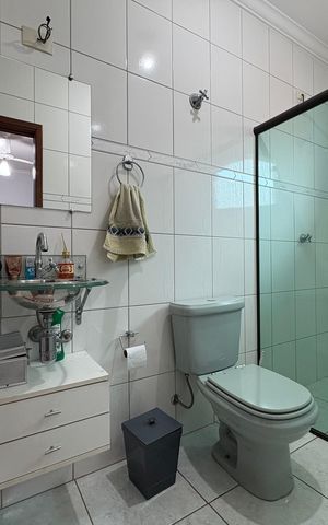 Casa à venda com 260m², 3 quartos e 3 vagas Casa à venda com 260m², 3 quartos e 3 vagasBanheiro da suíte