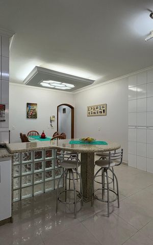 Casa à venda com 260m², 3 quartos e 3 vagas Casa à venda com 260m², 3 quartos e 3 vagasCozinha