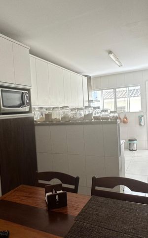 Casa de condomínio à venda com 250m², 5 quartos e 2 vagas Casa de condomínio à venda com 250m², 5 quartos e 2 vagasCozinha