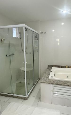 Casa de condomínio à venda com 250m², 5 quartos e 2 vagas Casa de condomínio à venda com 250m², 5 quartos e 2 vagasBanheiro da Suíte 3