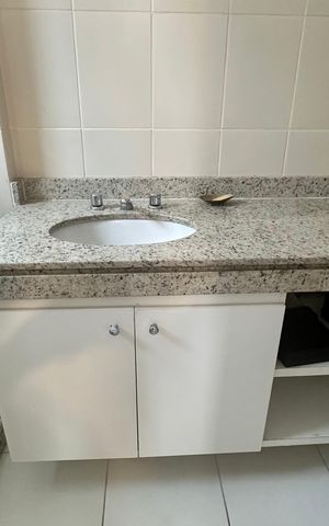 Casa de condomínio à venda com 250m², 5 quartos e 2 vagas Casa de condomínio à venda com 250m², 5 quartos e 2 vagasBanheiro da Suíte 1