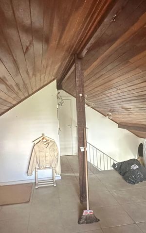 Casa de condomínio à venda com 250m², 5 quartos e 2 vagas Casa de condomínio à venda com 250m², 5 quartos e 2 vagasSótão