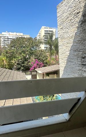 Casa de condomínio à venda com 250m², 5 quartos e 2 vagas Casa de condomínio à venda com 250m², 5 quartos e 2 vagasVaranda da Suíte 4