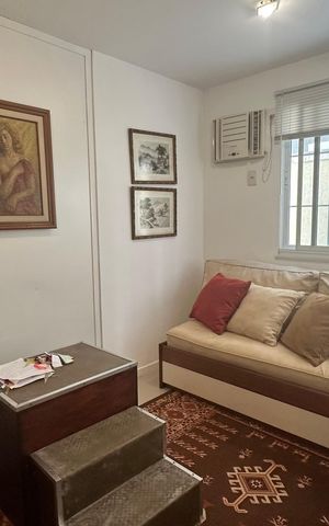 Casa de condomínio à venda com 250m², 5 quartos e 2 vagas Casa de condomínio à venda com 250m², 5 quartos e 2 vagasQuarto