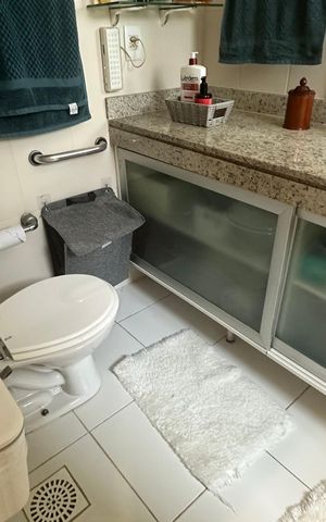 Casa de condomínio à venda com 250m², 5 quartos e 2 vagas Casa de condomínio à venda com 250m², 5 quartos e 2 vagasBanheiro da Suíte 4