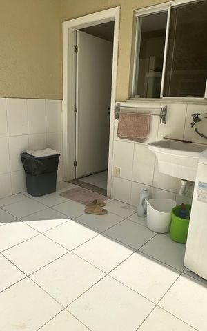 Casa de condomínio à venda com 250m², 5 quartos e 2 vagas Casa de condomínio à venda com 250m², 5 quartos e 2 vagasÁrea de Serviço