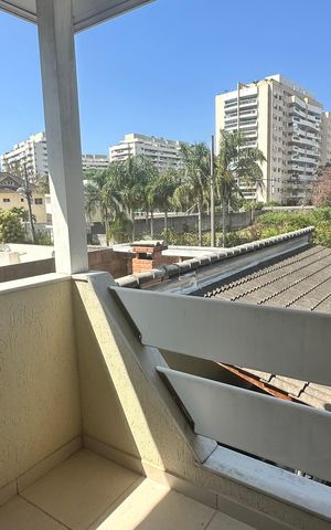 Casa de condomínio à venda com 250m², 5 quartos e 2 vagas Casa de condomínio à venda com 250m², 5 quartos e 2 vagasVaranda da Suíte 4