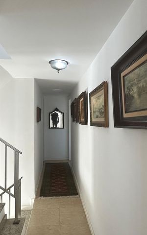 Casa de condomínio à venda com 250m², 5 quartos e 2 vagas Casa de condomínio à venda com 250m², 5 quartos e 2 vagasCorredor