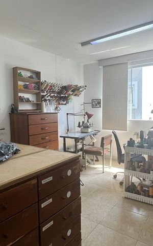 Casa de condomínio à venda com 250m², 5 quartos e 2 vagas Casa de condomínio à venda com 250m², 5 quartos e 2 vagasSuíte 2