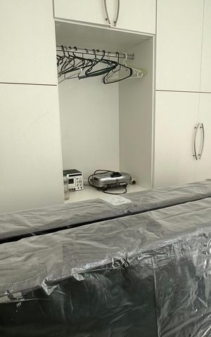 Casa de condomínio à venda com 250m², 5 quartos e 2 vagas Casa de condomínio à venda com 250m², 5 quartos e 2 vagasQuarto de Serviço