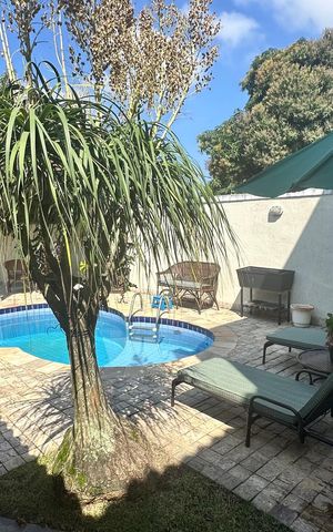Casa de condomínio à venda com 250m², 5 quartos e 2 vagas Casa de condomínio à venda com 250m², 5 quartos e 2 vagasQuintal