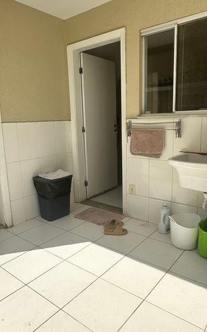 Casa de condomínio à venda com 250m², 5 quartos e 2 vagas Casa de condomínio à venda com 250m², 5 quartos e 2 vagasÁrea de Serviço