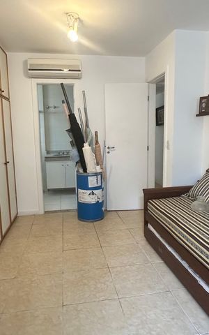 Casa de condomínio à venda com 250m², 5 quartos e 2 vagas Casa de condomínio à venda com 250m², 5 quartos e 2 vagasSuíte 1
