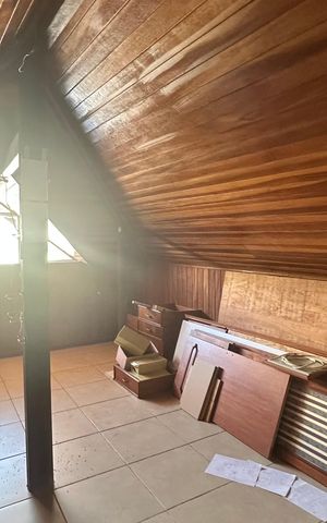 Casa de condomínio à venda com 250m², 5 quartos e 2 vagas Casa de condomínio à venda com 250m², 5 quartos e 2 vagasSótão